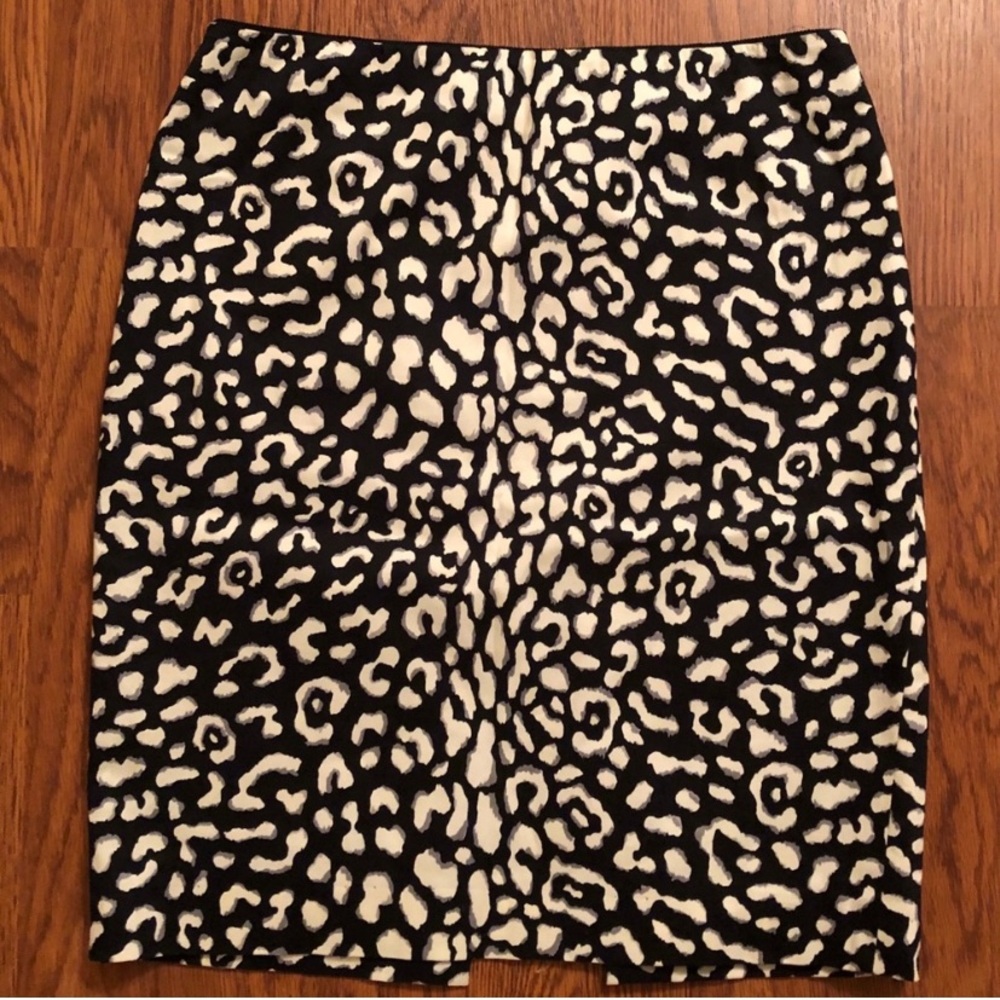 White House Black Market Black and White Knee-Length Pencil Skirt